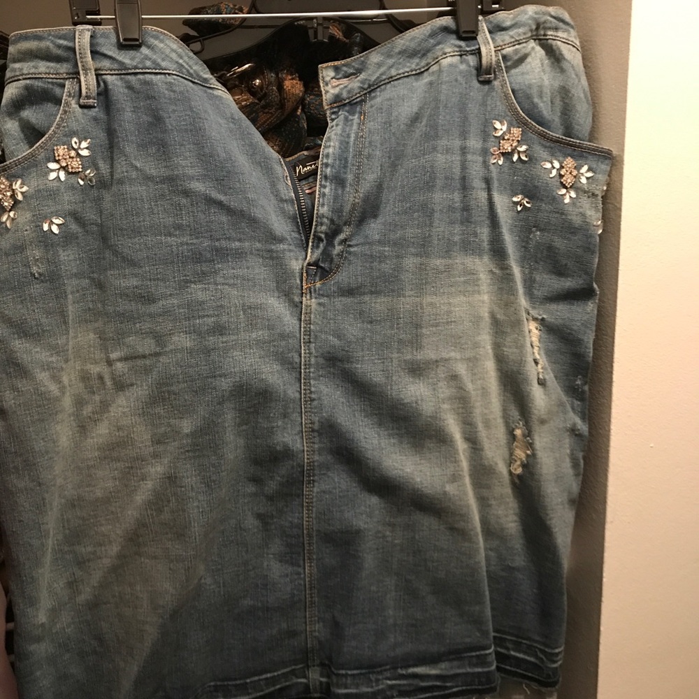 Skirt - Picture 3 of 3